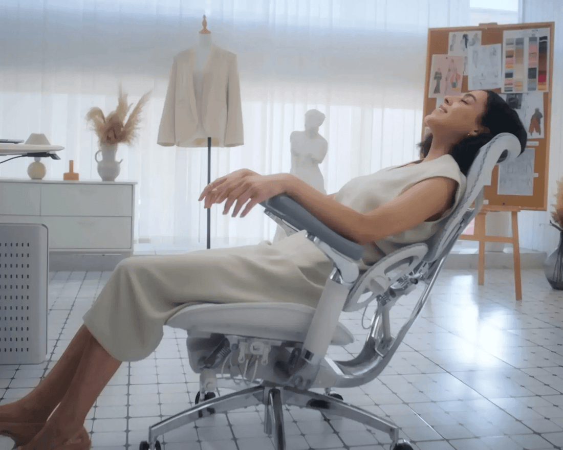 Wie wählt man einen ergonomischen Bürostuhl zur Linderung von Rückenschmerzen aus?